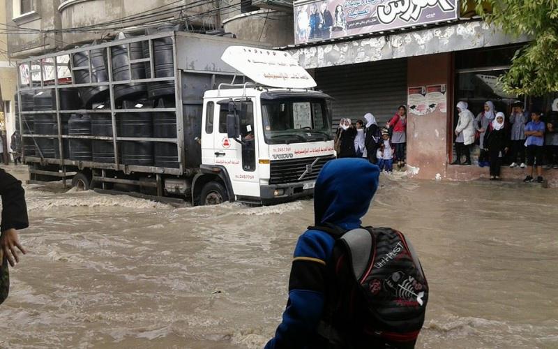 صور: الأمطار تغمر مخيم جباليا شمال القطاع