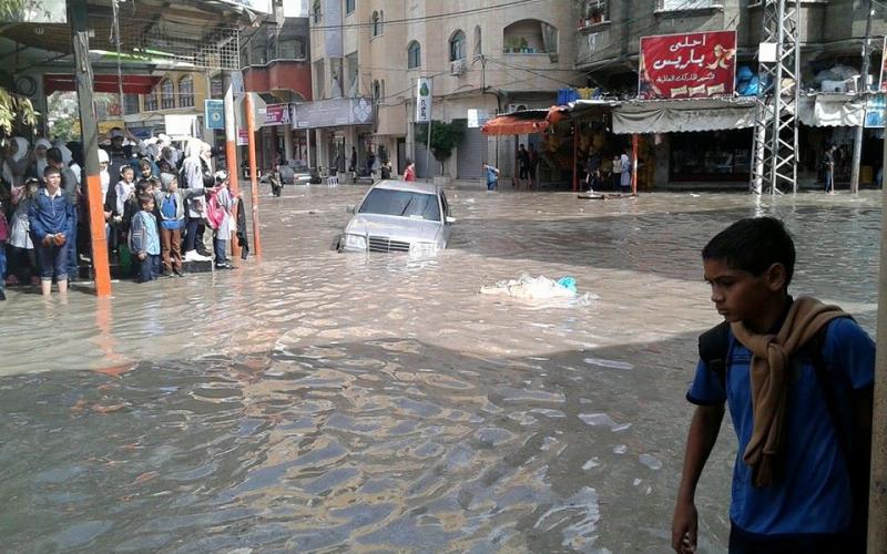 صور: الأمطار تغمر مخيم جباليا شمال القطاع