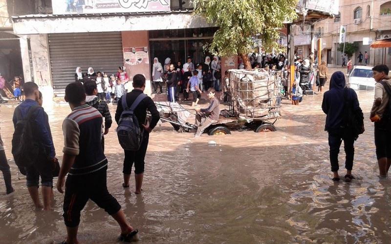 صور: الأمطار تغمر مخيم جباليا شمال القطاع