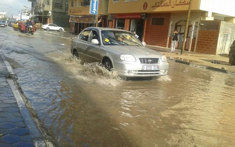 صور: غرق عدد من الشوارع بفعل الأمطار بالوسطى‎