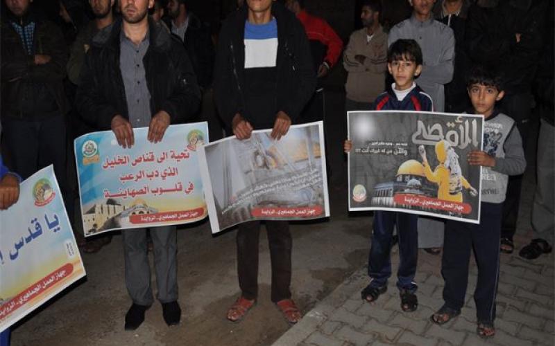 بالصور: حماس تنظم وقفة تضامنية مع الأقصى