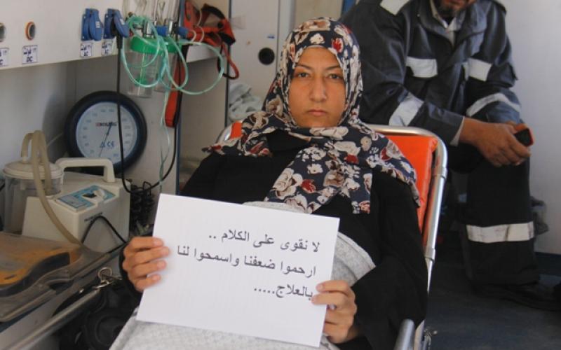 صور: اعتصام للمرضى والطواقم الطبية أمام معبر رفح