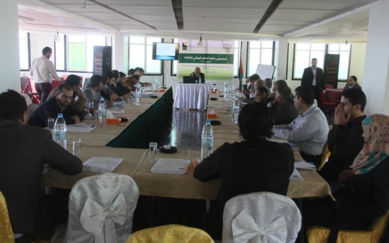 بالصور: طلبة بغزة يناقشون نتائج دراسة النظام الوطني للنزاهة