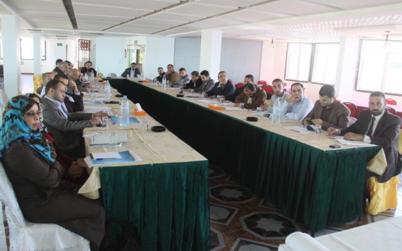 بالصور: طلبة بغزة يناقشون نتائج دراسة النظام الوطني للنزاهة