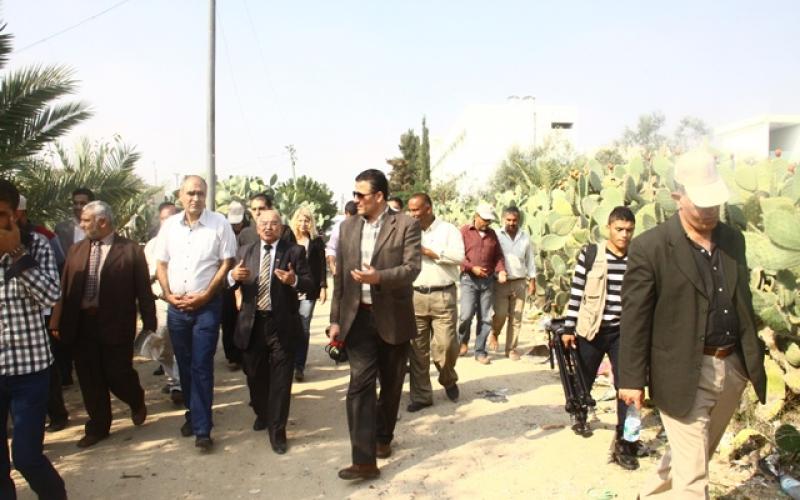 بالصور: المنظمات الأهلية تزور بلدة خزاعة