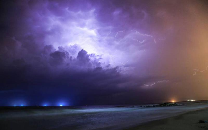 صور: البرق في سماء غزة