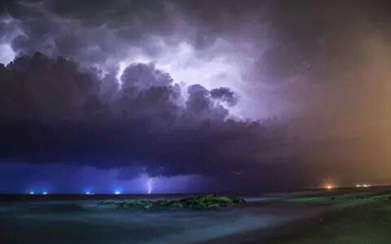 صور: البرق في سماء غزة