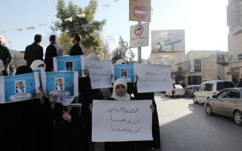 صور: اعتصام في الخليل ضد الاعتقال السياسي