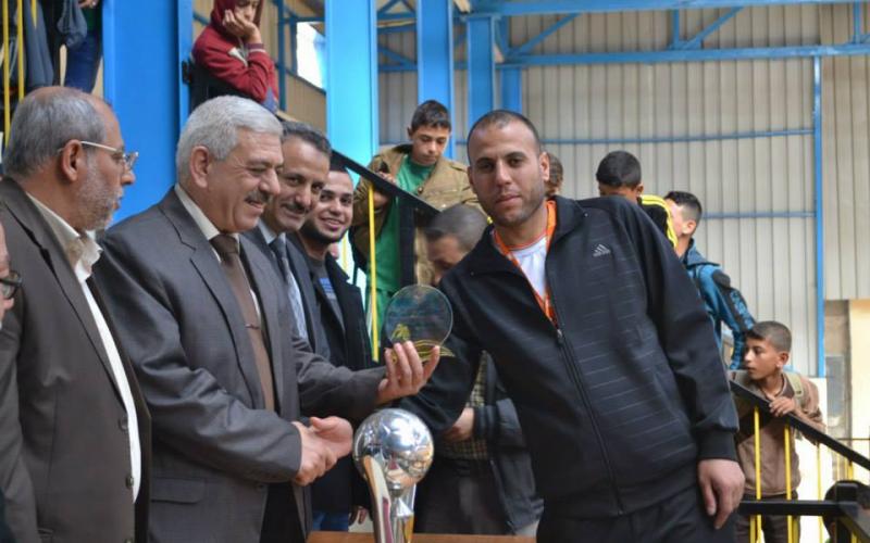 بالصور: بلدية النصيرات تنظم بطولة كروية لطلاب الإعدادية