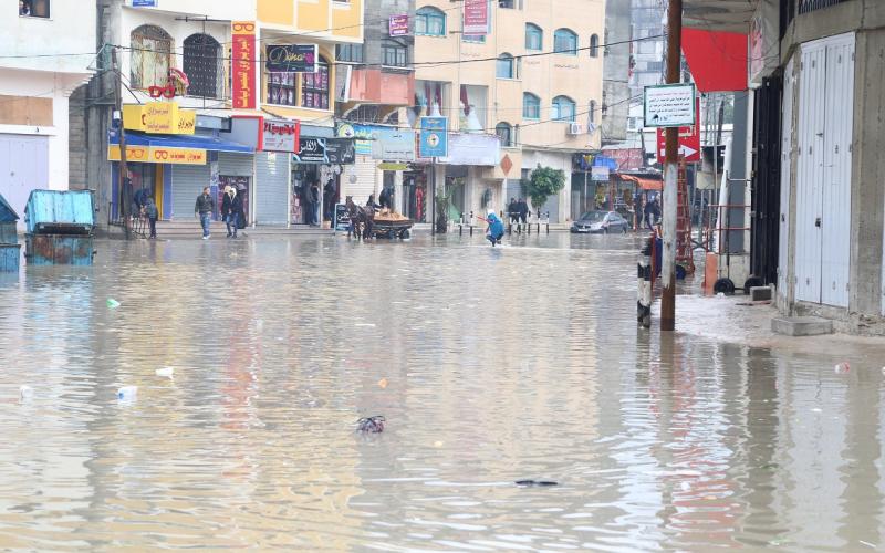 صور: هطول كميات كبيرة من الأمطار شمال القطاع