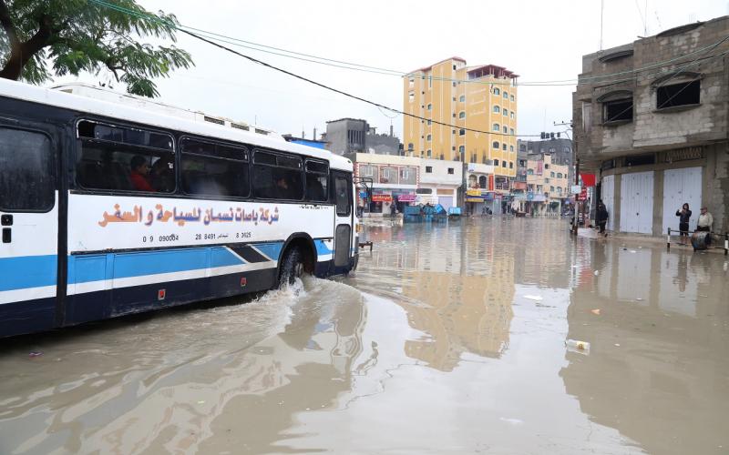 صور: هطول كميات كبيرة من الأمطار شمال القطاع