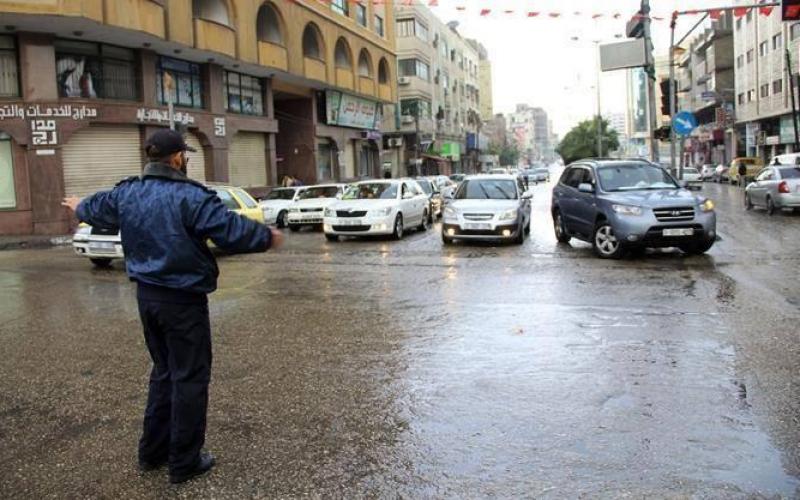 صور: عمل شرطة المرور خلال المنخفض