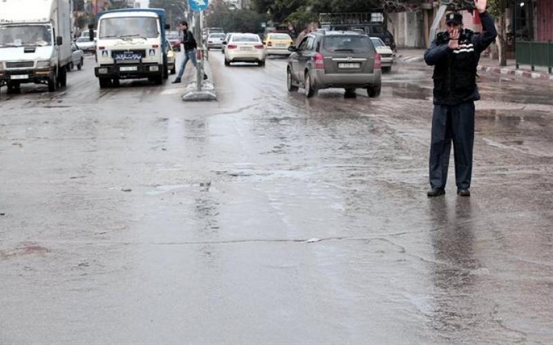 صور: عمل شرطة المرور خلال المنخفض