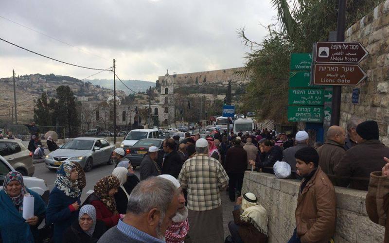 صور: غزيون يؤدون صلاة الجمعة في الأقصى