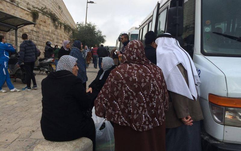 صور: غزيون يؤدون صلاة الجمعة في الأقصى