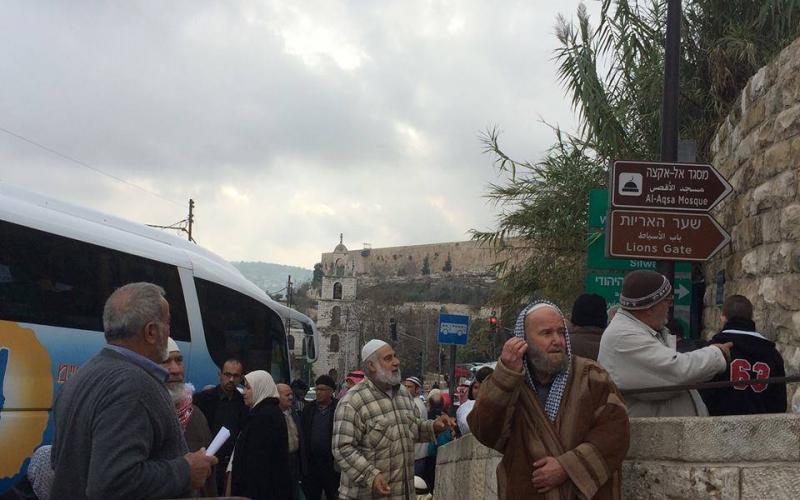 صور: غزيون يؤدون صلاة الجمعة في الأقصى