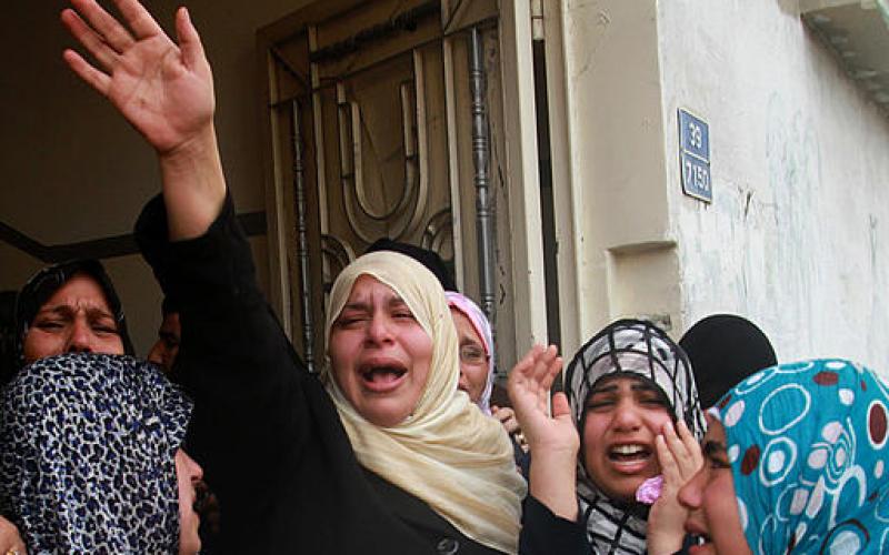 بالصور.. غزة تودع شهداء القصف الصهيوني