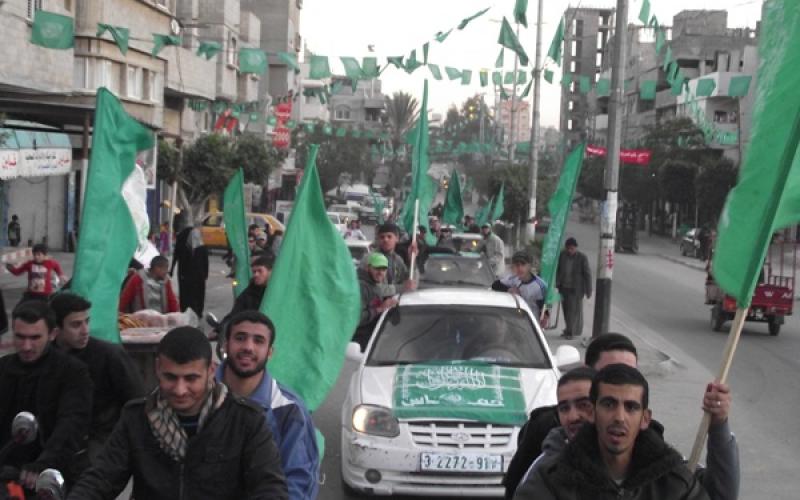 "الوسطى" تشارك حماس انطلاقتها (صور)