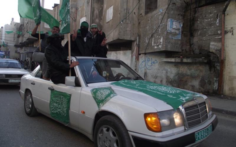 "الوسطى" تشارك حماس انطلاقتها (صور)