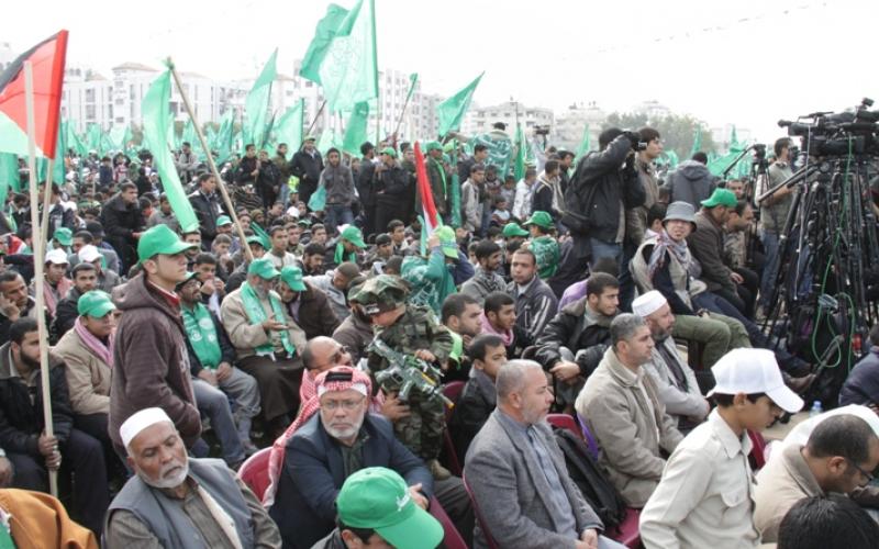 بالصور.. الكتيبة الخضراء تمتلئ بأنصار حماس