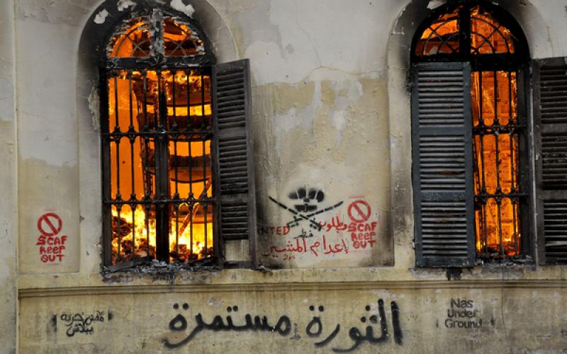 صور.. قتلى وأعمال عنف مستمرة في القاهرة