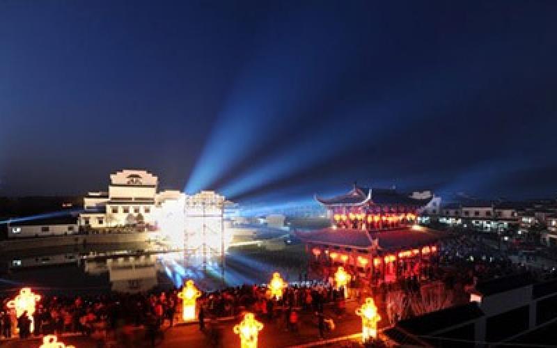 بالصور.. الصينيون يحتفلون بعيد المصابيح