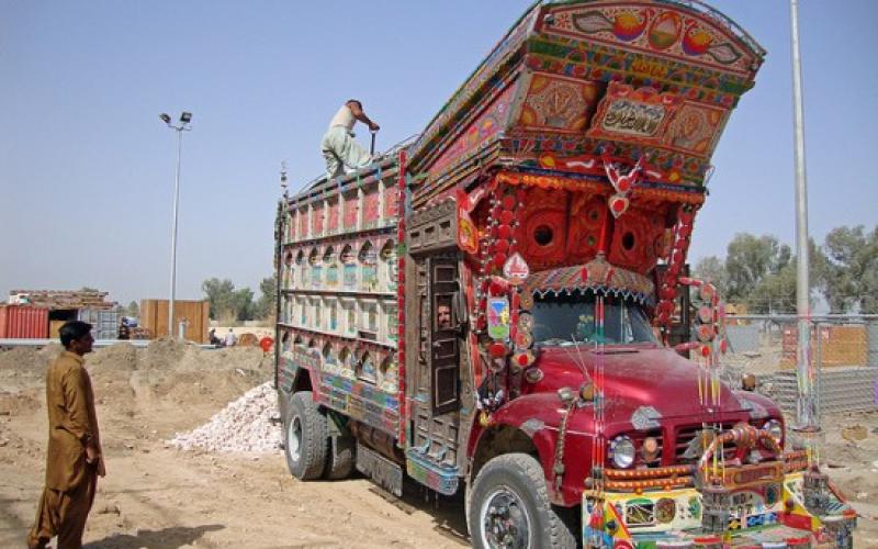 فنون الزينة في الشاحنات الباكستانية (صور)