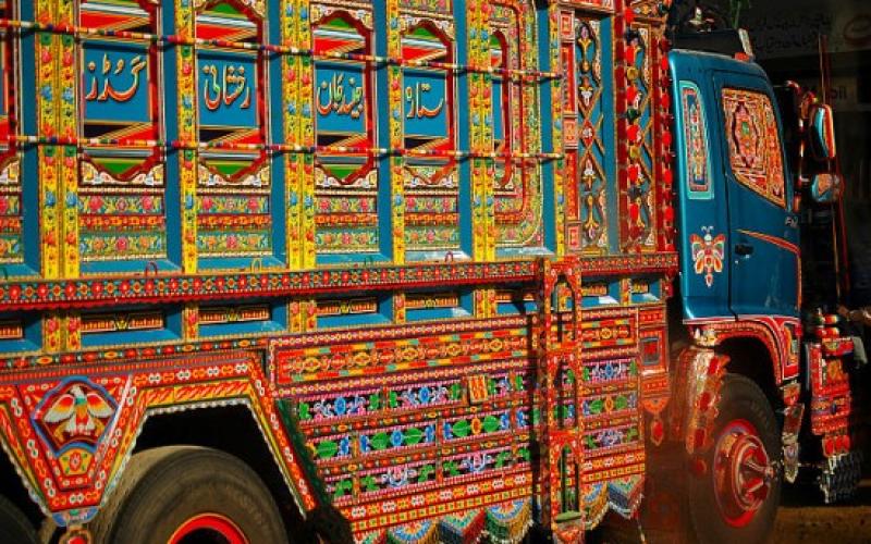 فنون الزينة في الشاحنات الباكستانية (صور)