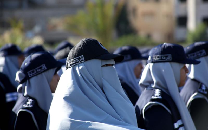صور.. شرطة نسائية تستعد لتأمين مهرجان حماس