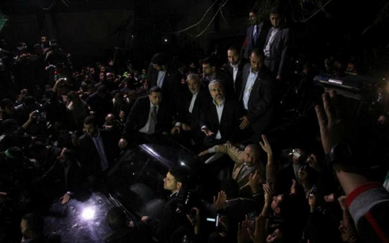 صور.. مشعل ببيت الياسين والجعبري والدلو