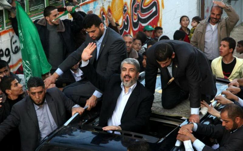 صور.. مشعل ببيت الياسين والجعبري والدلو