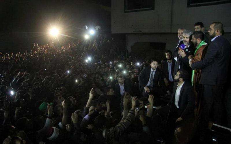 صور.. مشعل ببيت الياسين والجعبري والدلو