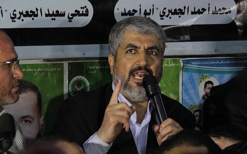 صور.. مشعل ببيت الياسين والجعبري والدلو