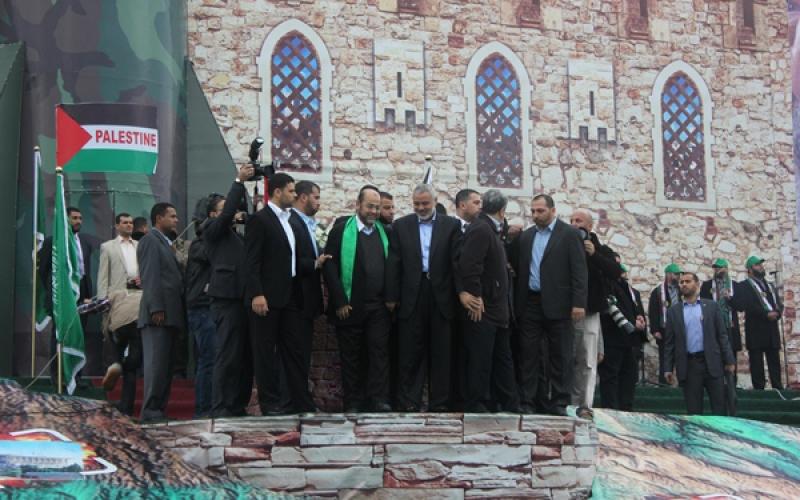 صور.. قيادة حماس تضيء مهرجان الإنطلاقة