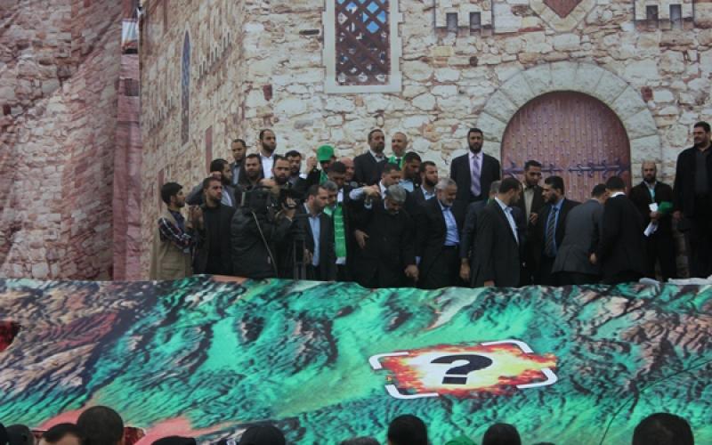 صور.. قيادة حماس تضيء مهرجان الإنطلاقة