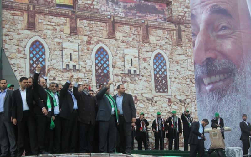 صور.. قيادة حماس تضيء مهرجان الإنطلاقة