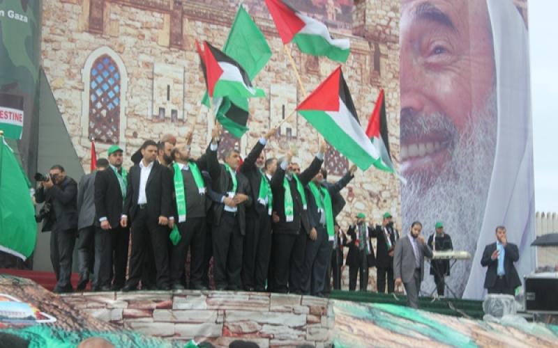 صور.. قيادة حماس تضيء مهرجان الإنطلاقة