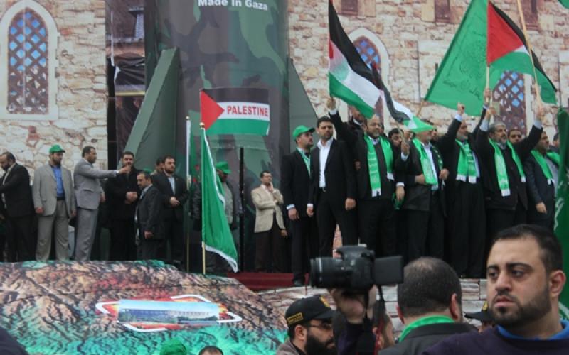 صور.. قيادة حماس تضيء مهرجان الإنطلاقة