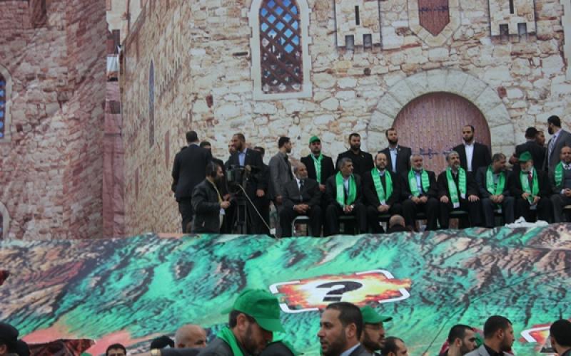 صور.. قيادة حماس تضيء مهرجان الإنطلاقة