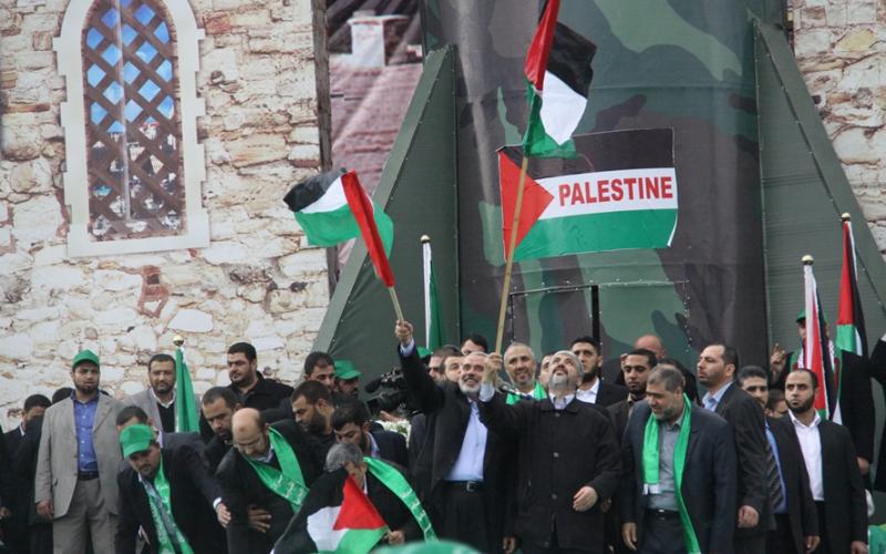 صور.. قيادة حماس تضيء مهرجان الإنطلاقة