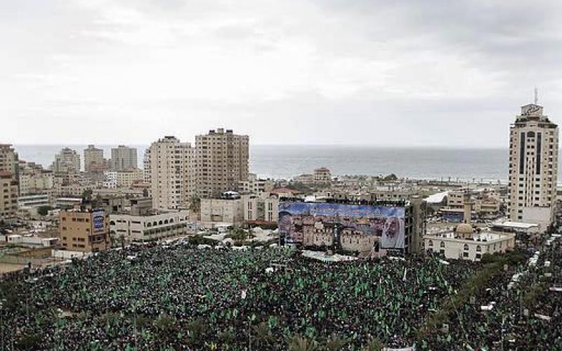 صور.. حجم حشود غير مسبوق بانطلاقة حماس