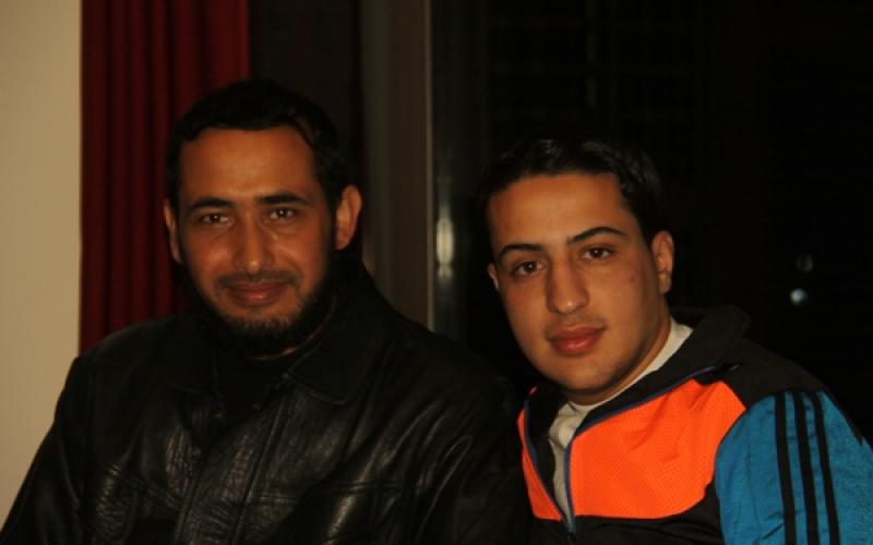 صور.. منشدون ألهبوا حماس الجماهير بالانطلاقة