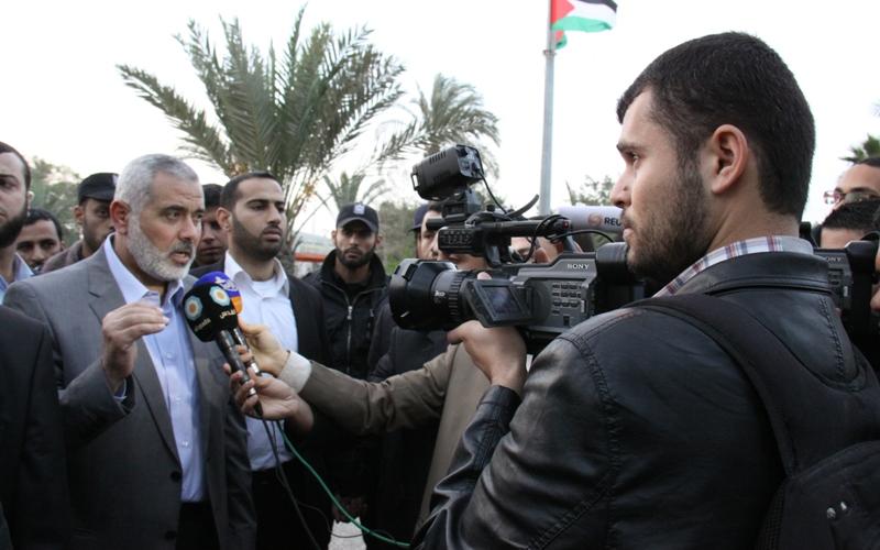 بالصور.. مشعل يغادر مختتماً زيارة تاريخية لغزة