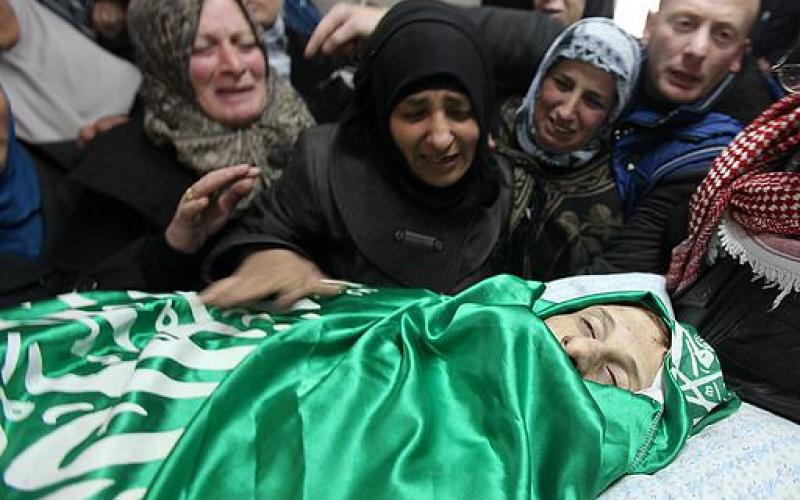 صور.. الخليل تشيع الشهيد "السلايمة"