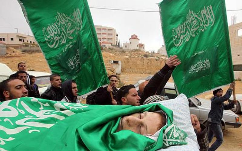 صور.. الخليل تشيع الشهيد "السلايمة"