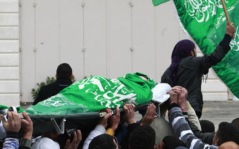 صور.. الخليل تشيع الشهيد "السلايمة"