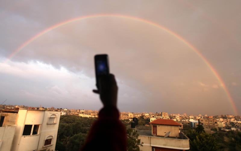 صور..قوس قزح يلف مدينة غزة