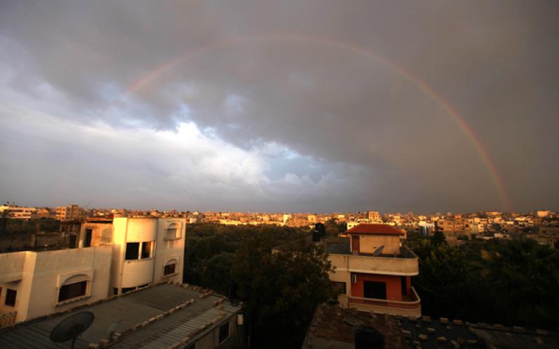 صور..قوس قزح يلف مدينة غزة