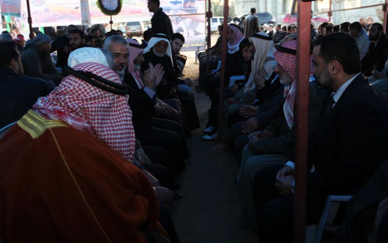 صور .. هنية يقدم واجب العزاء لعائلة عسقول
