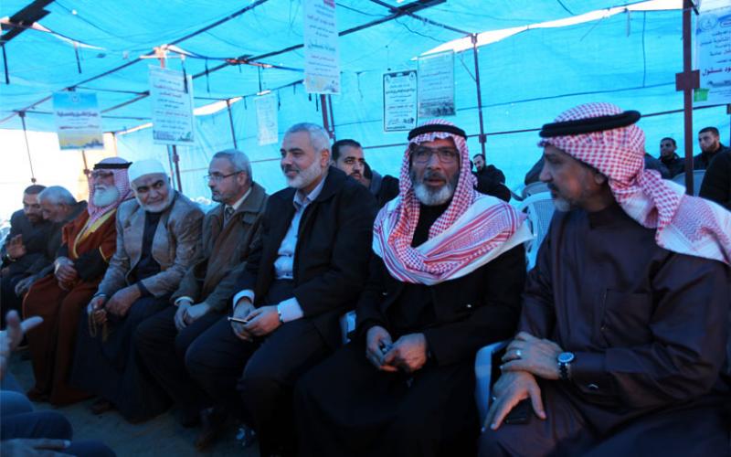 صور .. هنية يقدم واجب العزاء لعائلة عسقول